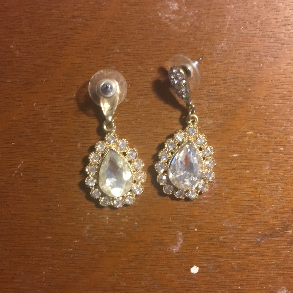Gold sparkling earrings